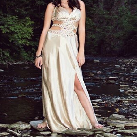 Prom dress - Picture 1 of 1